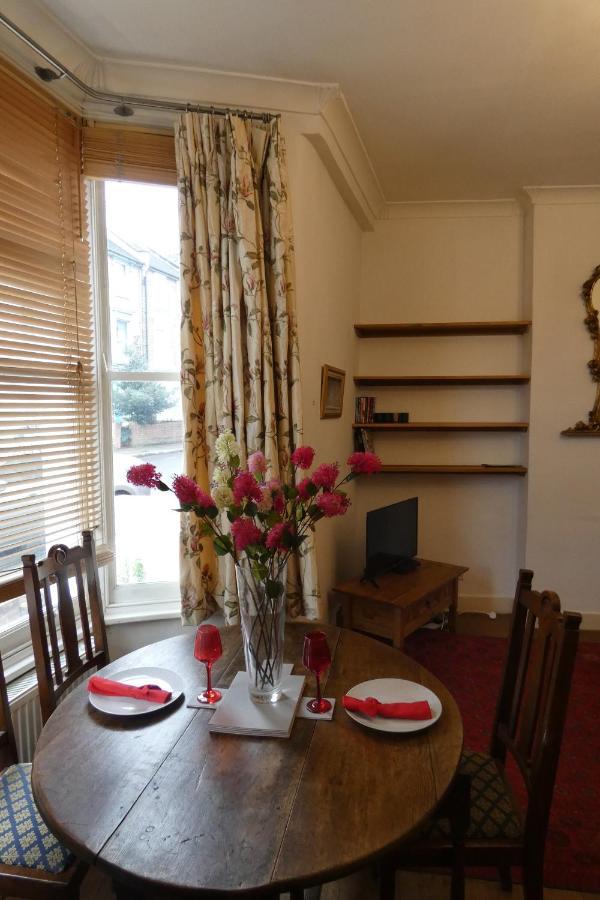 The South View Villa Londra Exterior foto